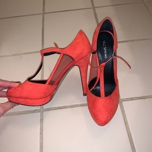 Call it spring pumps never worn